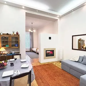 https://fireplace-holidays.inbudapesthotels.com